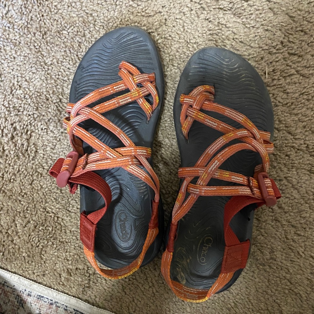 Women’s double strap chacos lightly worn